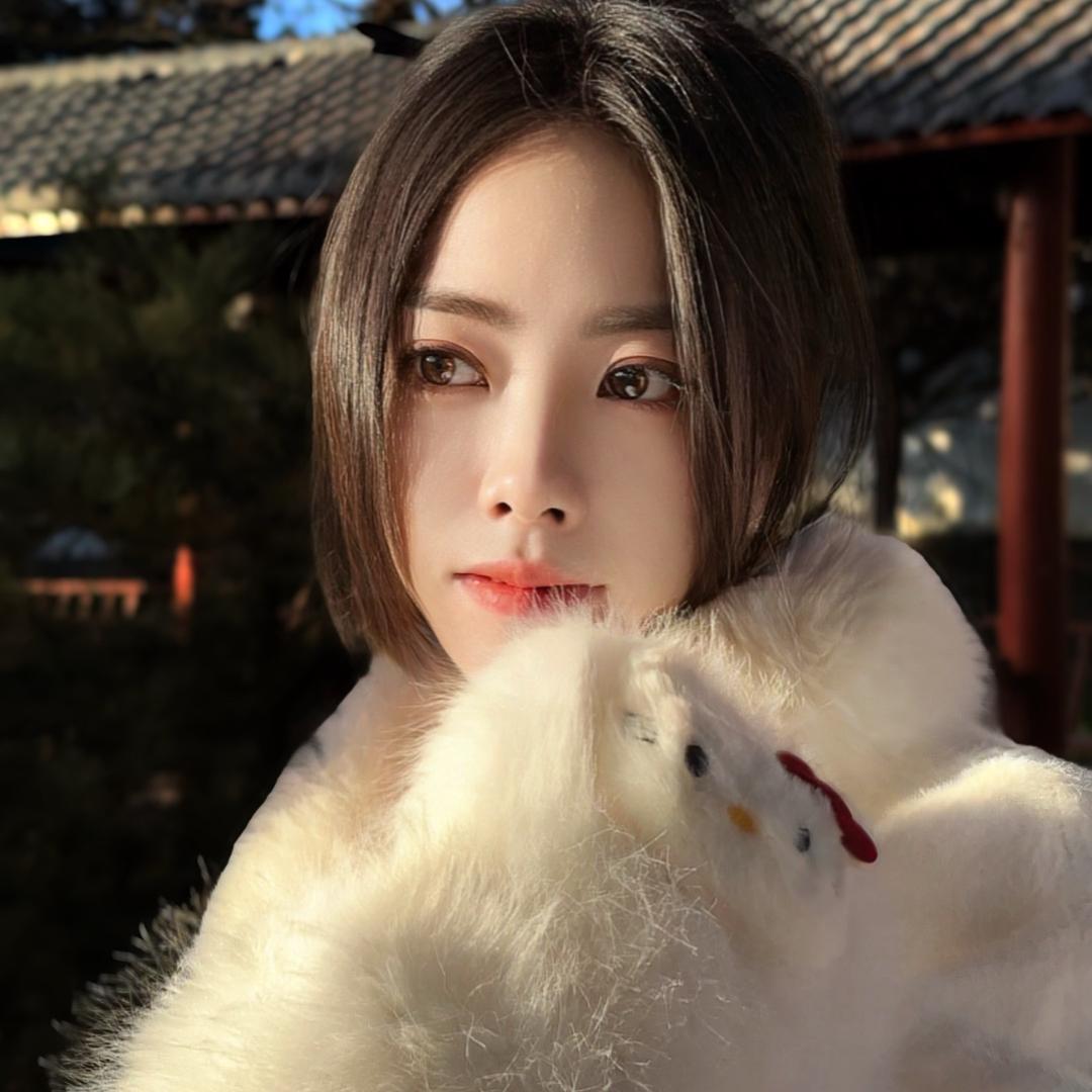 小妮子°有点拽
