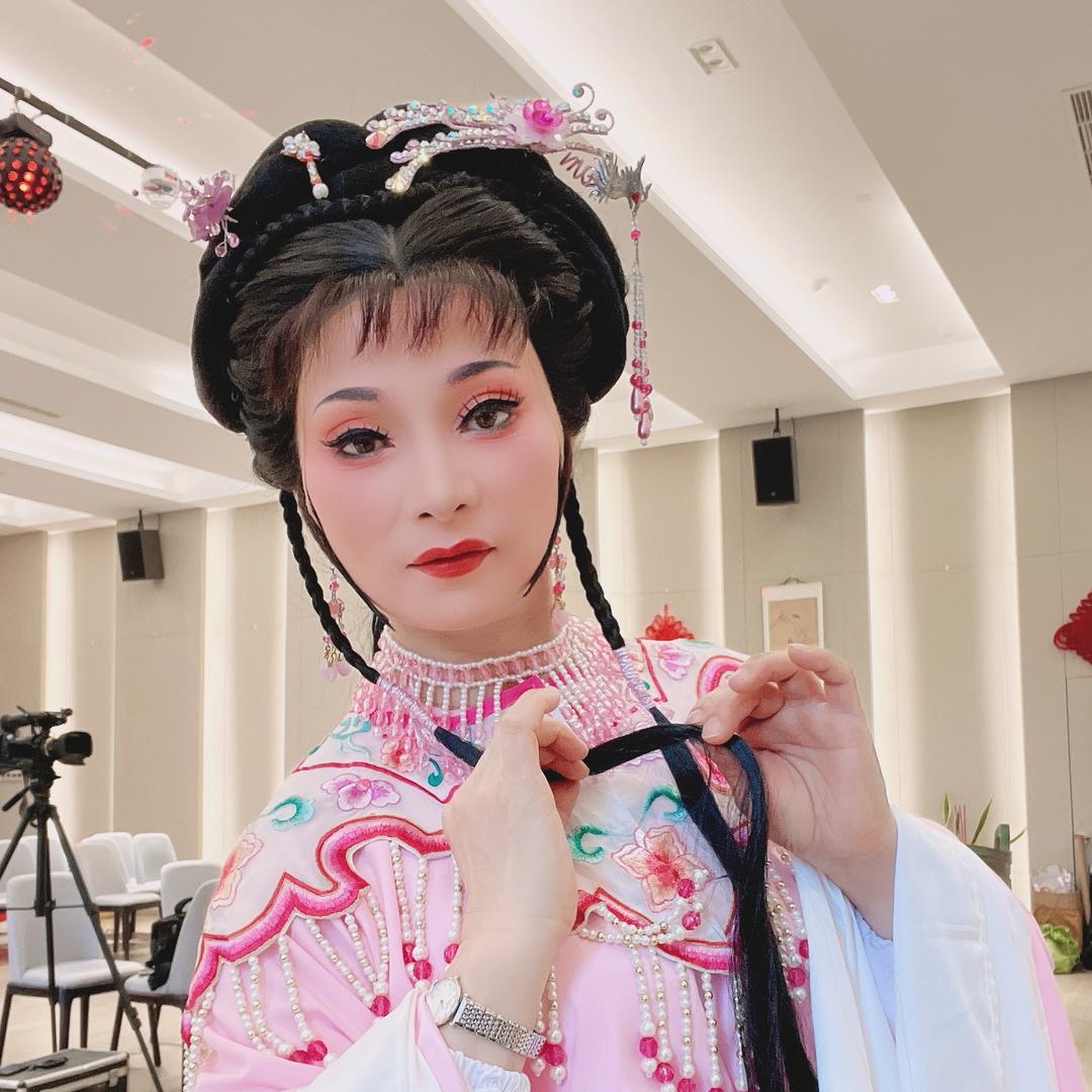 越剧青怡贝