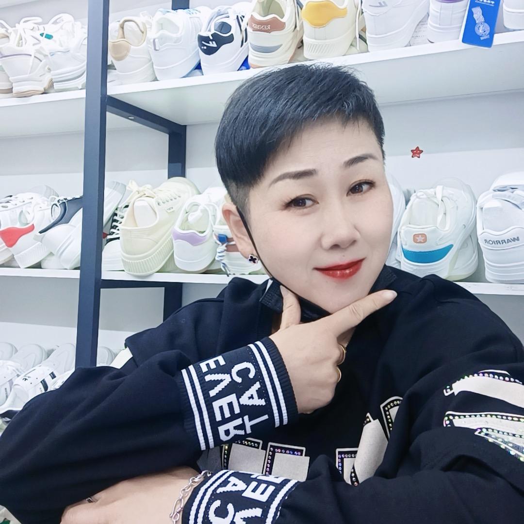 王艺橙平价鞋行