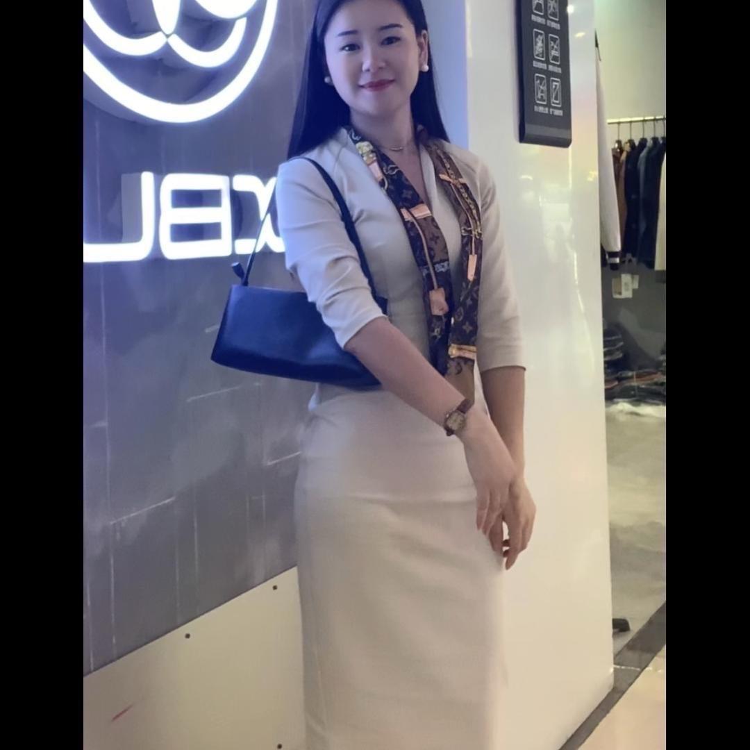 @ @ （小虎牙妹）