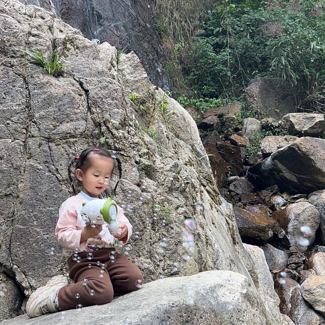 玉林市玉州区豪香尼服装鞋帽商行