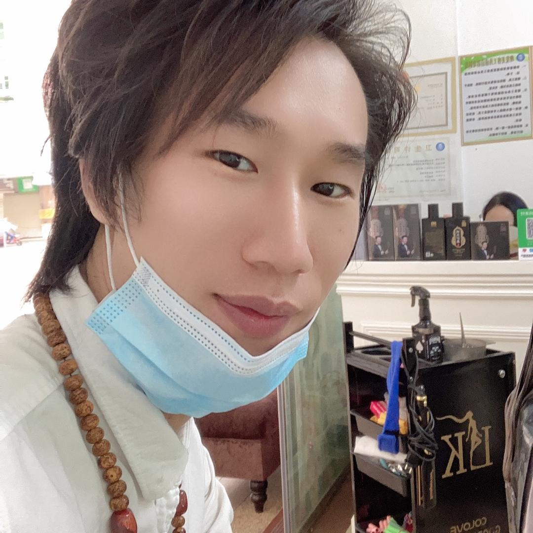 〈歌曼妮〉阿钟发型设计减龄发型定制