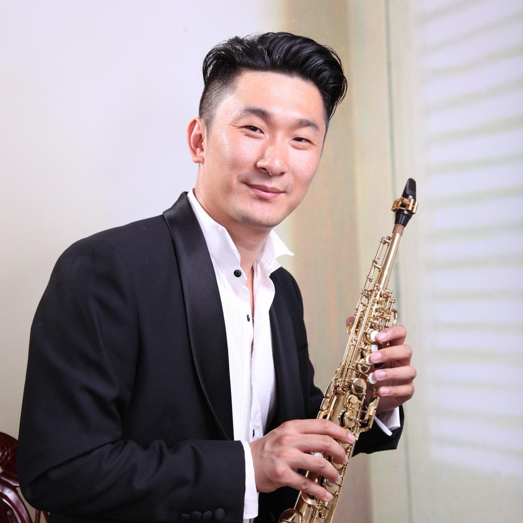 吹萨克斯的张小亮🎷