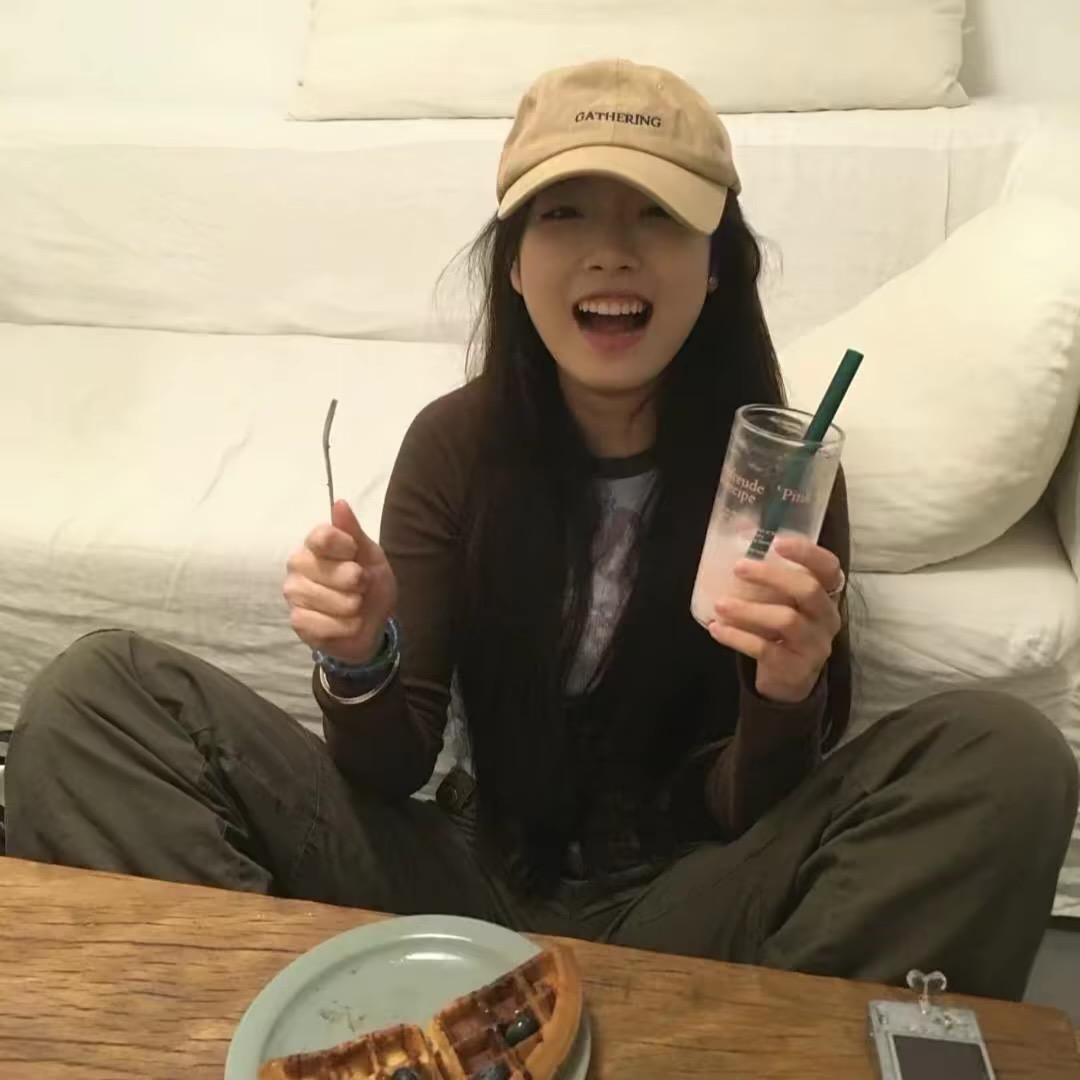 腼腆小美