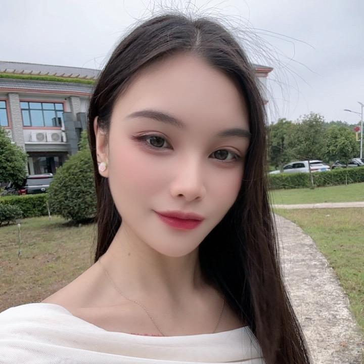 小露吖