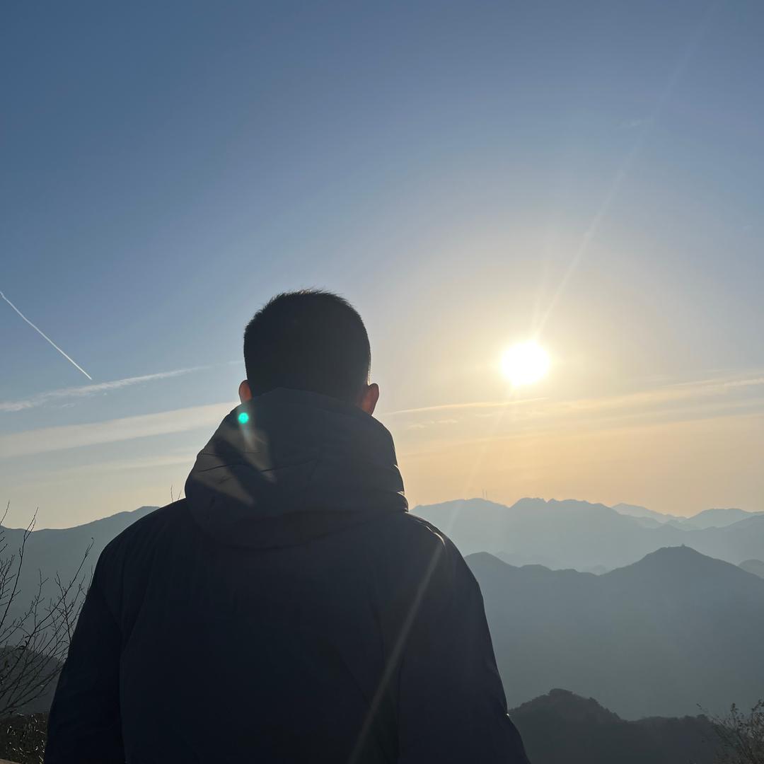 阿龙.