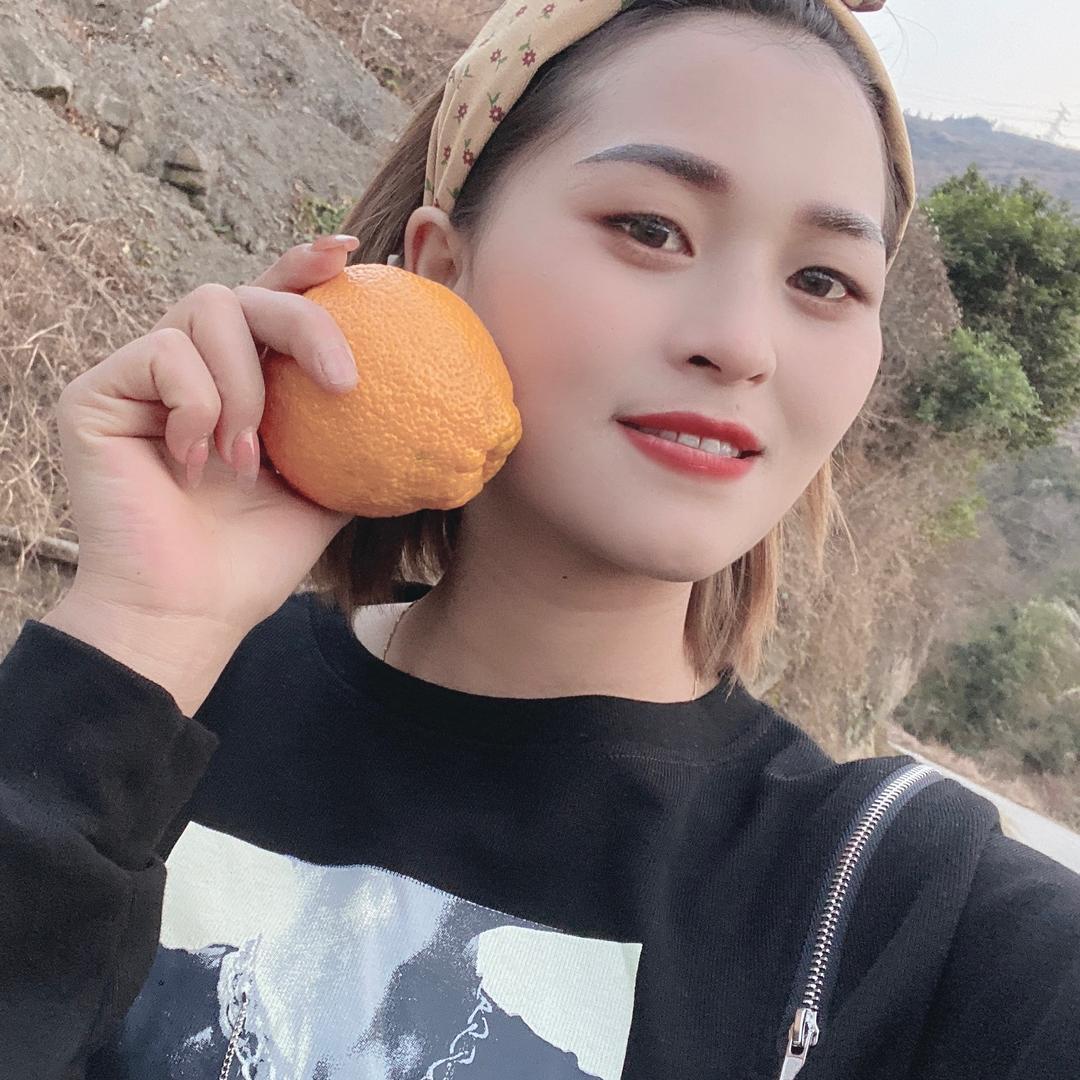 疯子眼里的小丑。老容