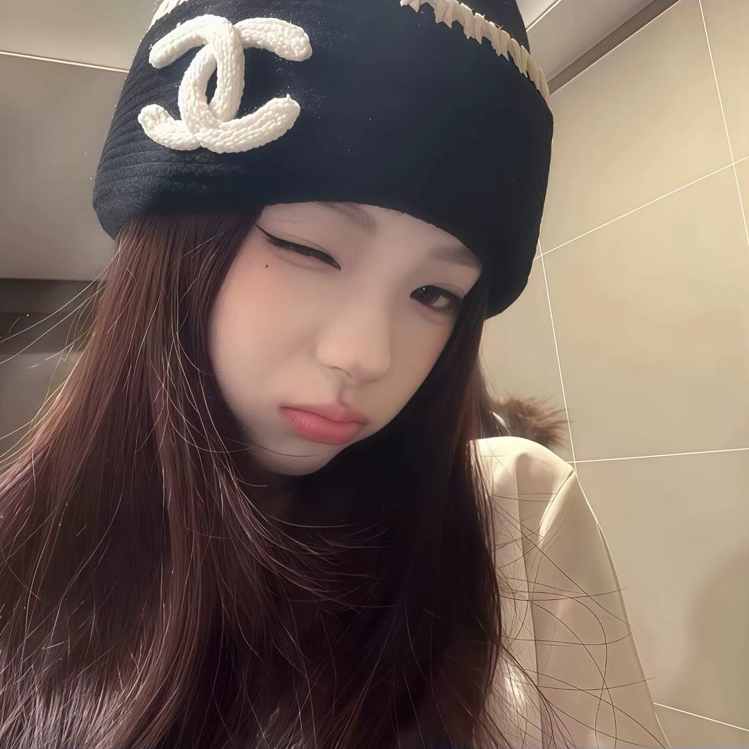 左 耳