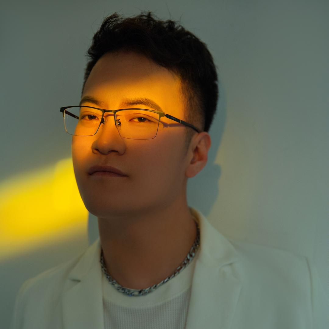 主持人铭泽