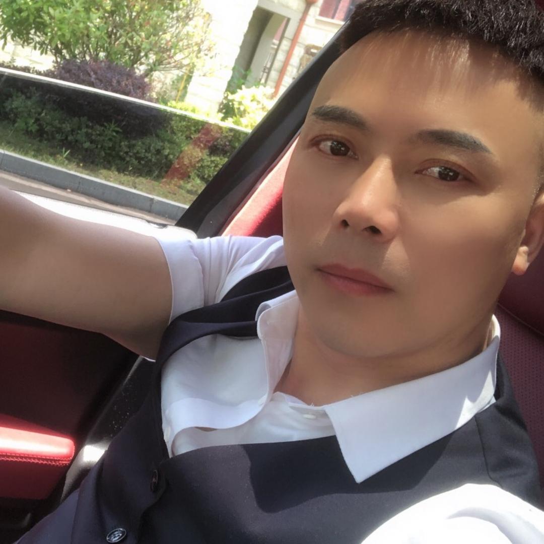 花溪区巅峰乔氏台球俱乐部