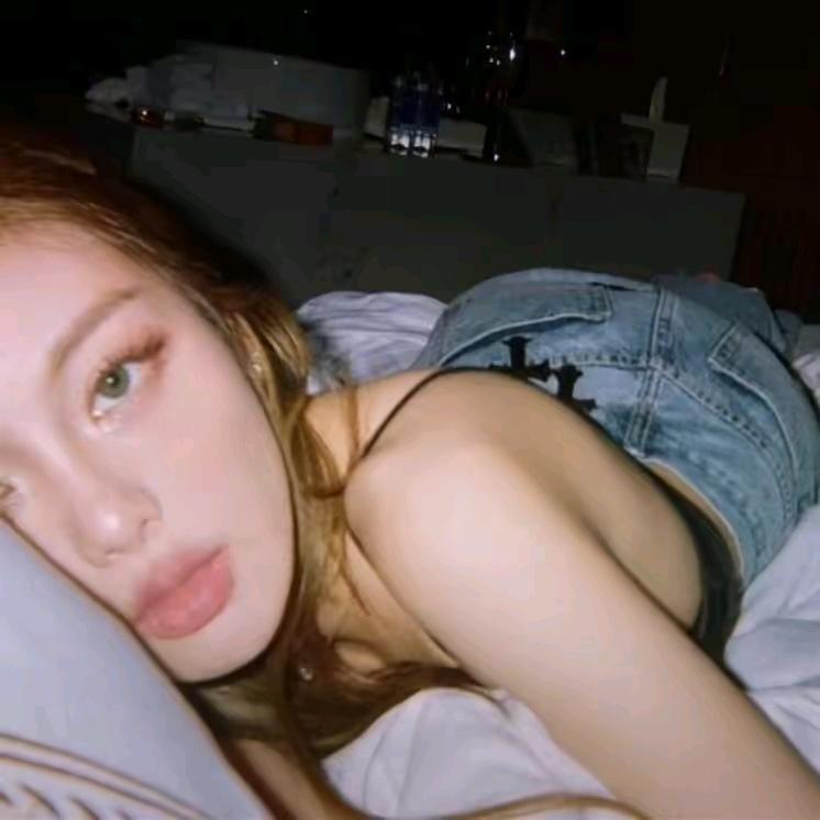 周游。