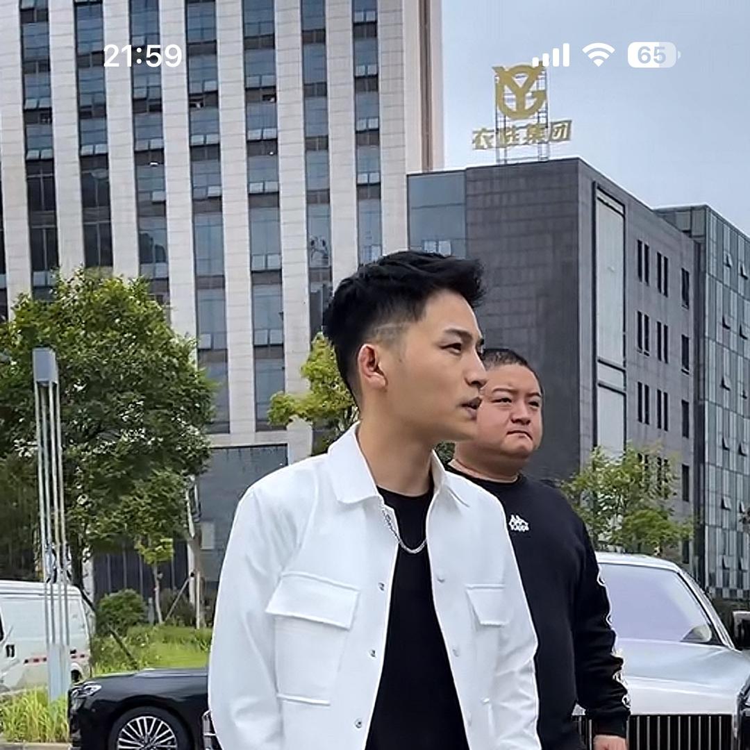衣选个侯商贸行(个人独资)