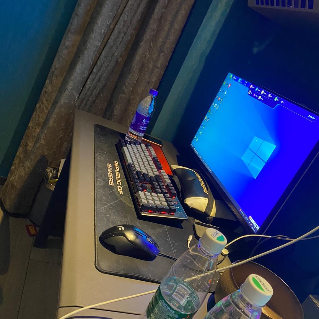 桑坡羽绒服工厂111呀