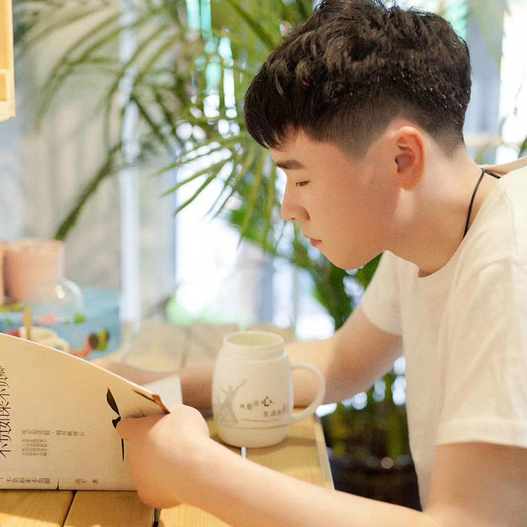 小白学长（自然全白）