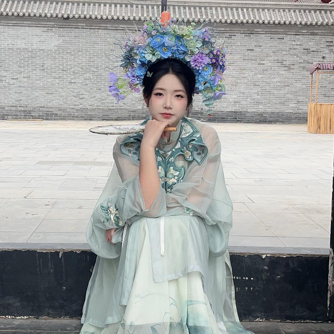 陈曼荣🍂（承接各种舞台妆容）