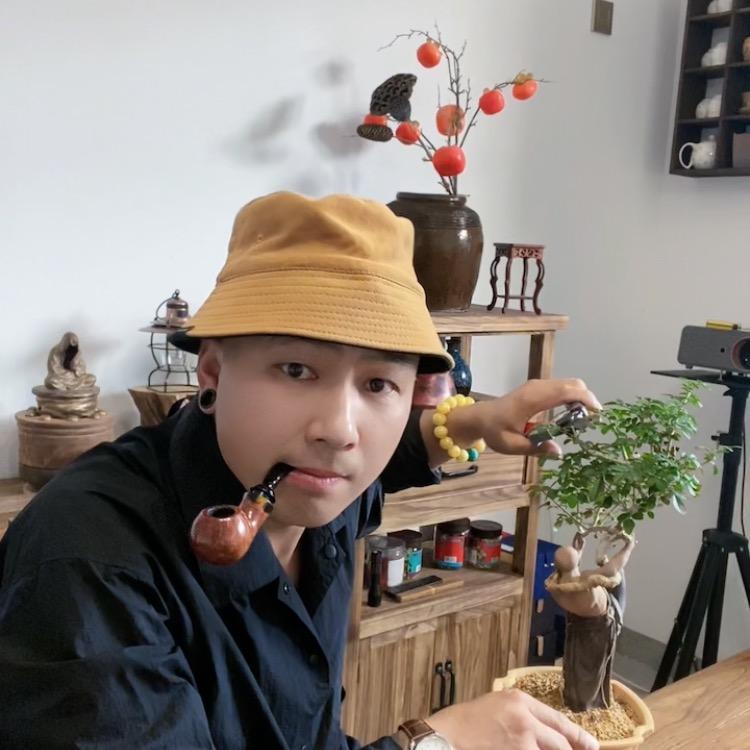 情怀小院-阿龙