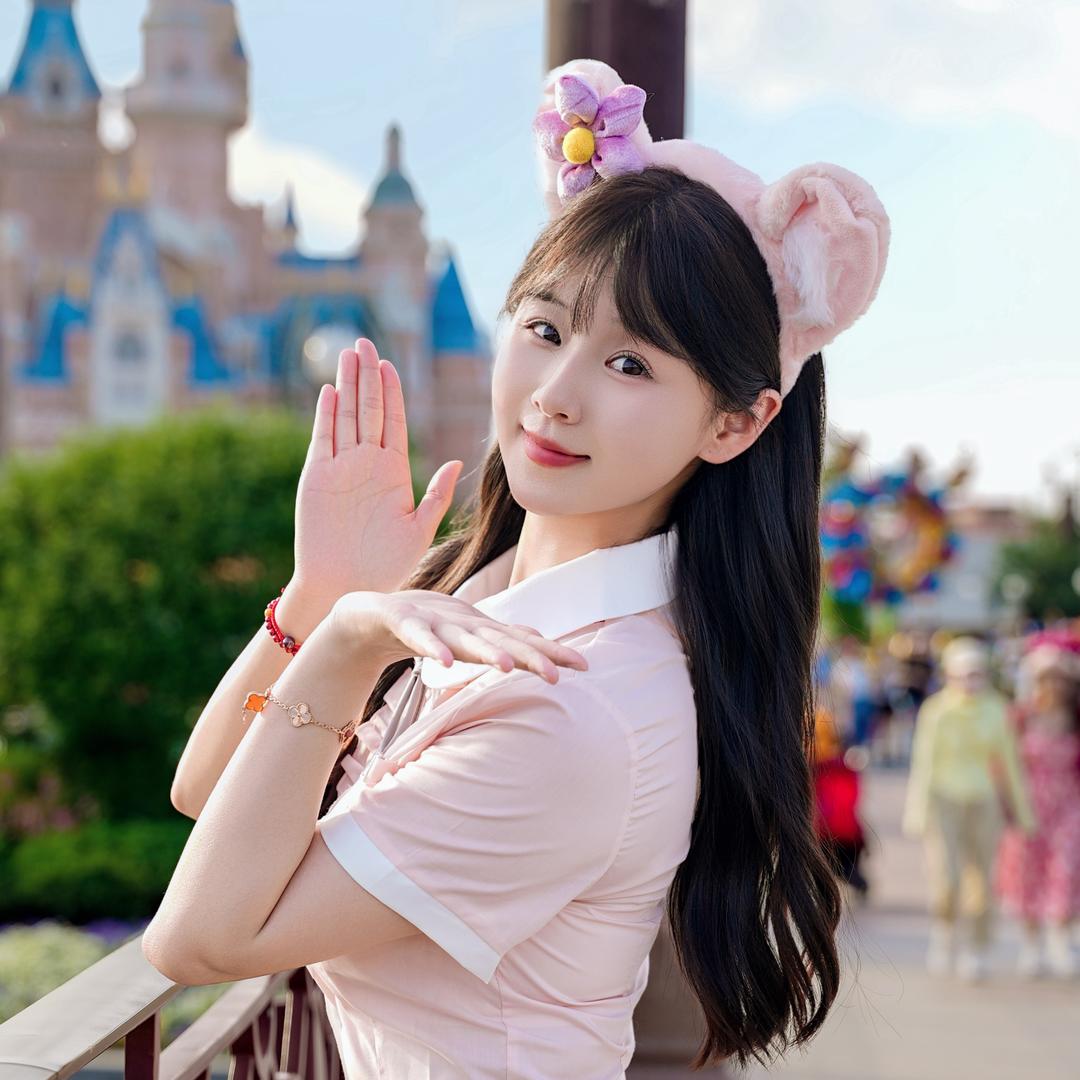 李奈奈⭐