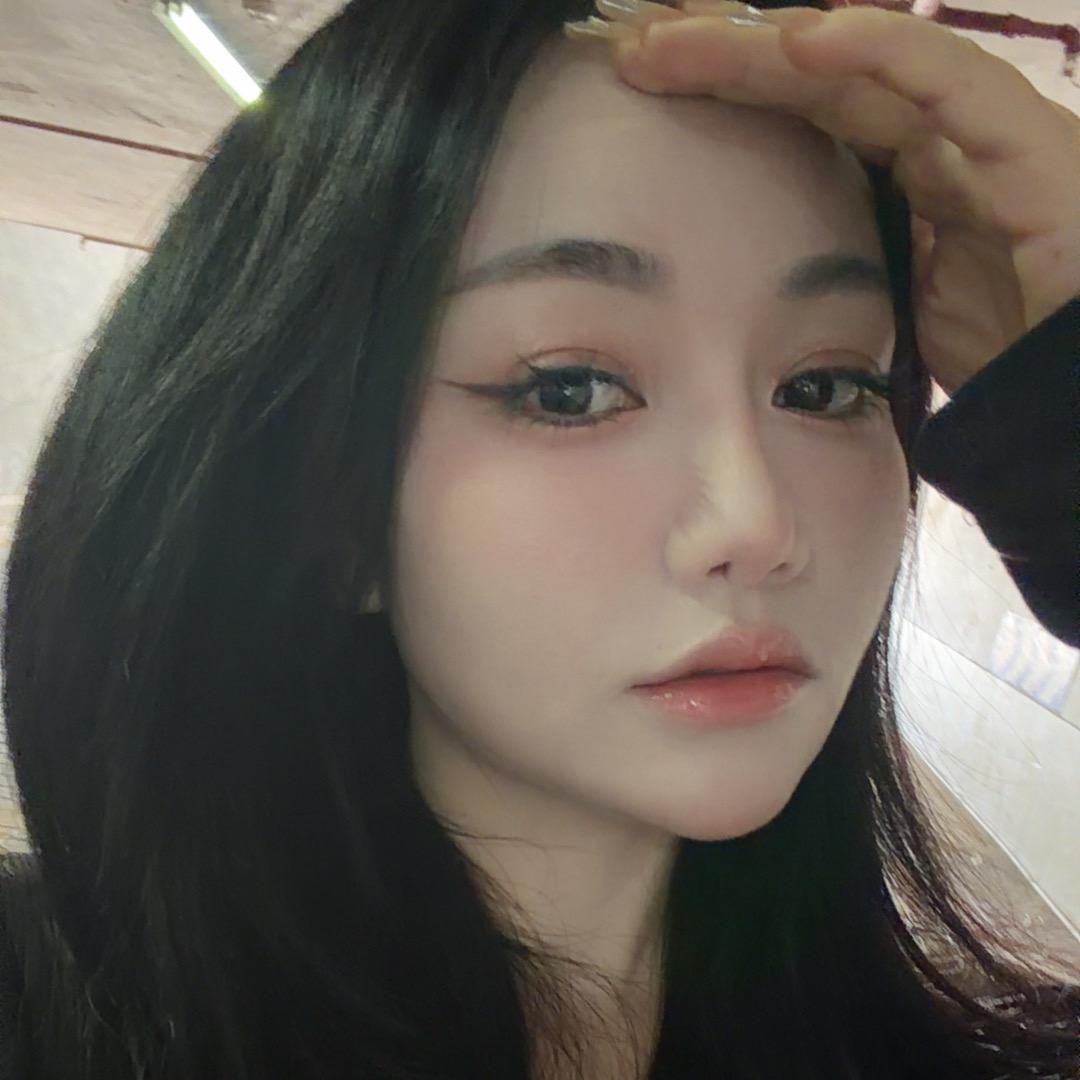 潇潇妞「潇潇丶依A」