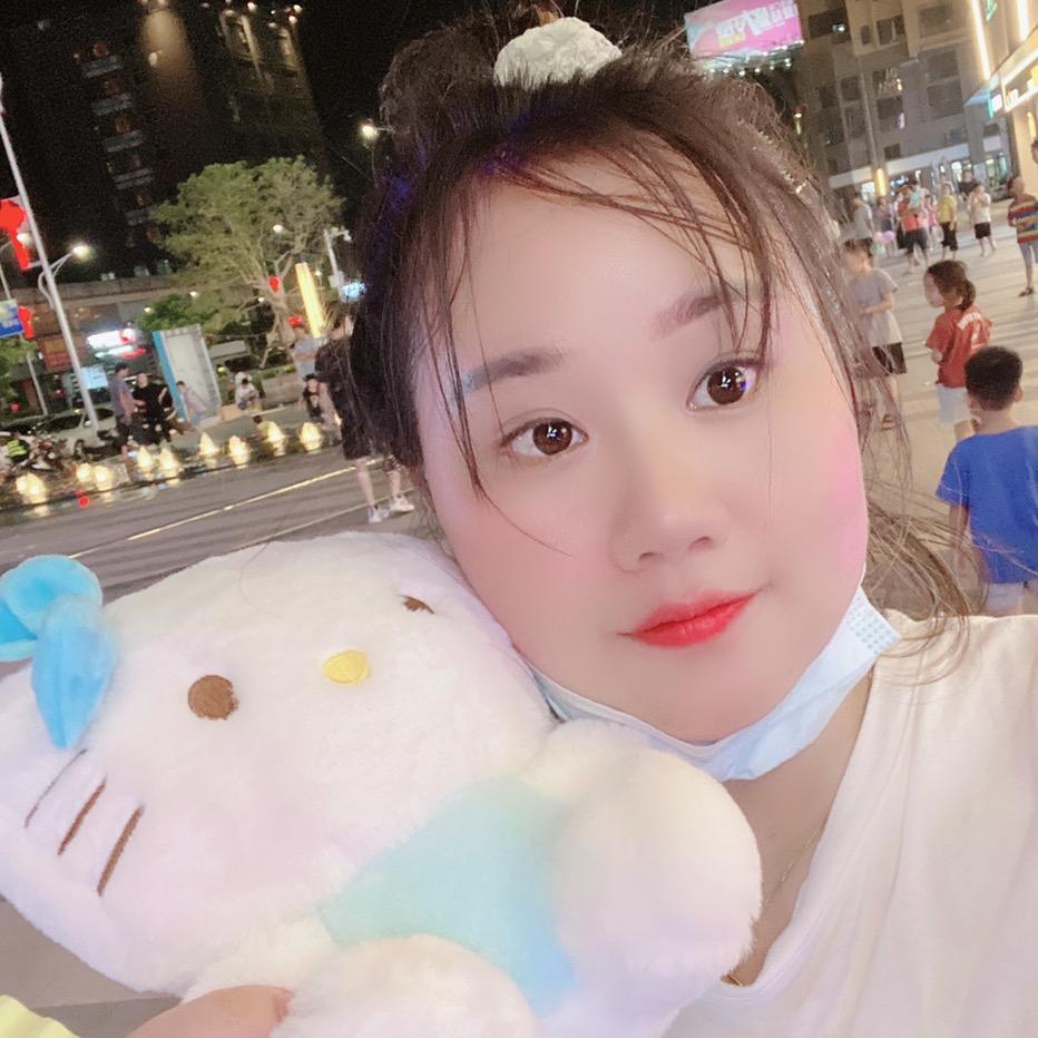 做衣服👚的胖妞