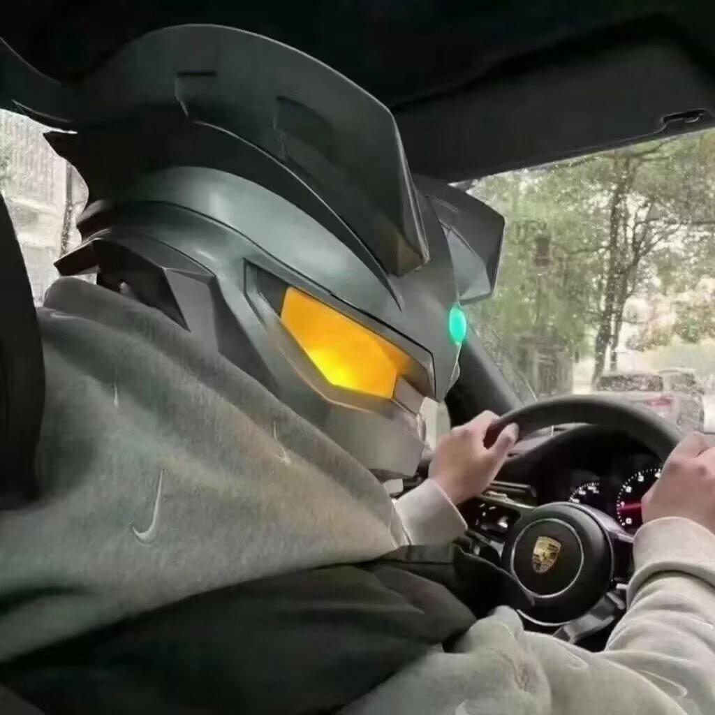 小虞（挖土豆中）