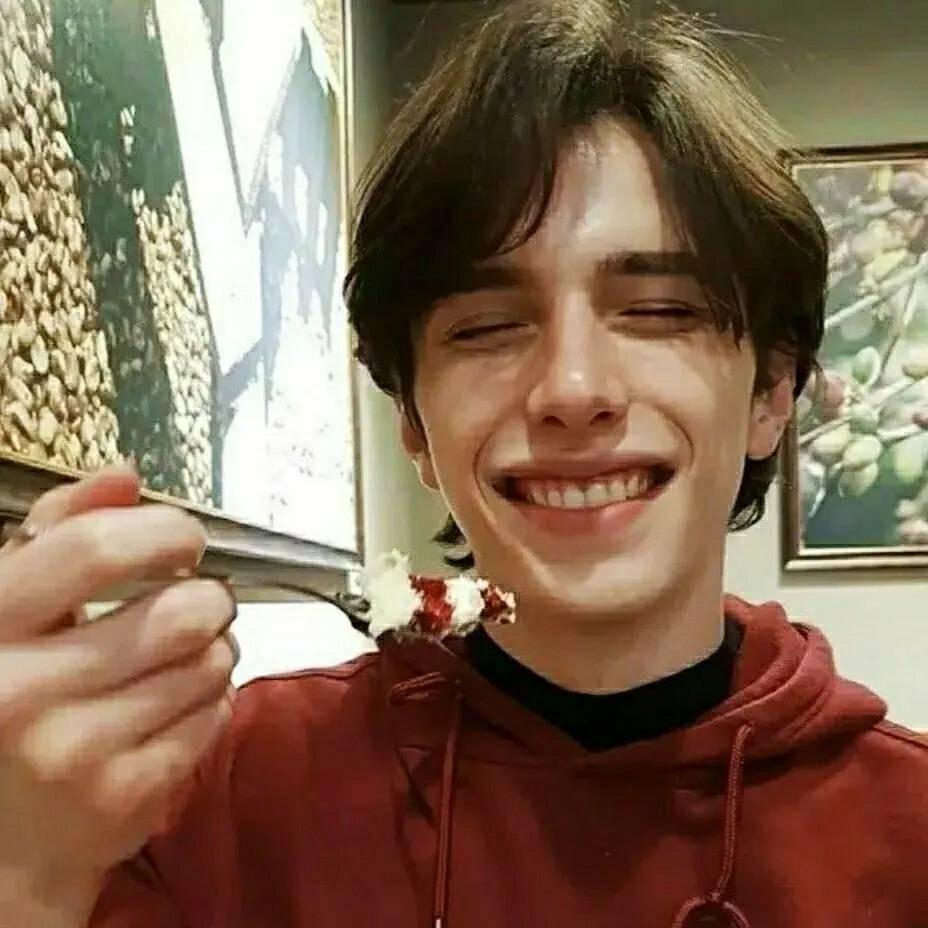 阿迪⊂((・⊥・))⊃