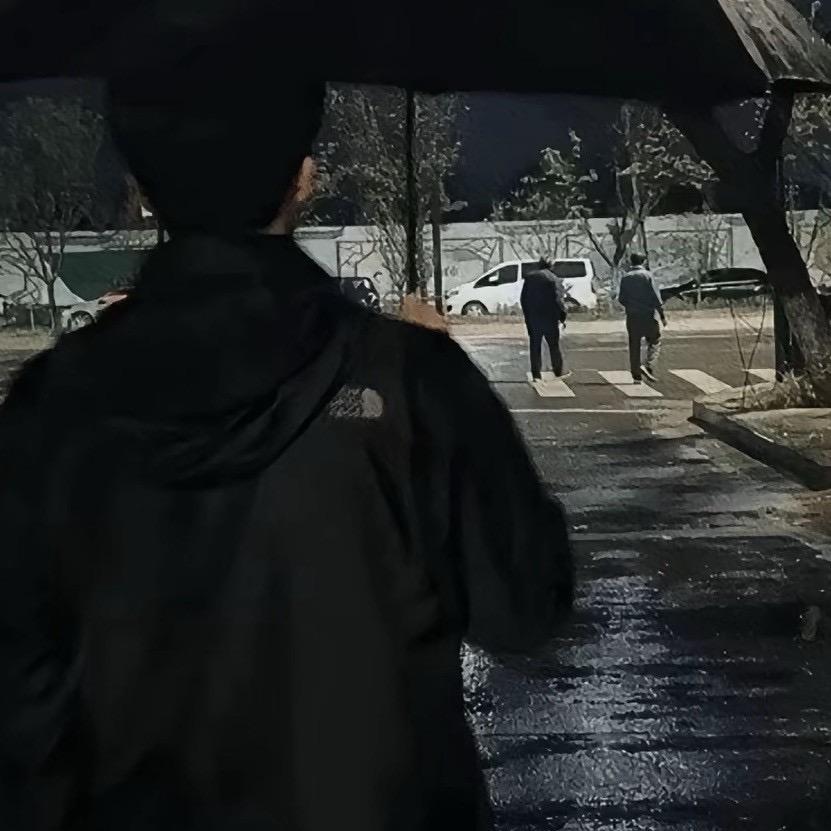 A迩