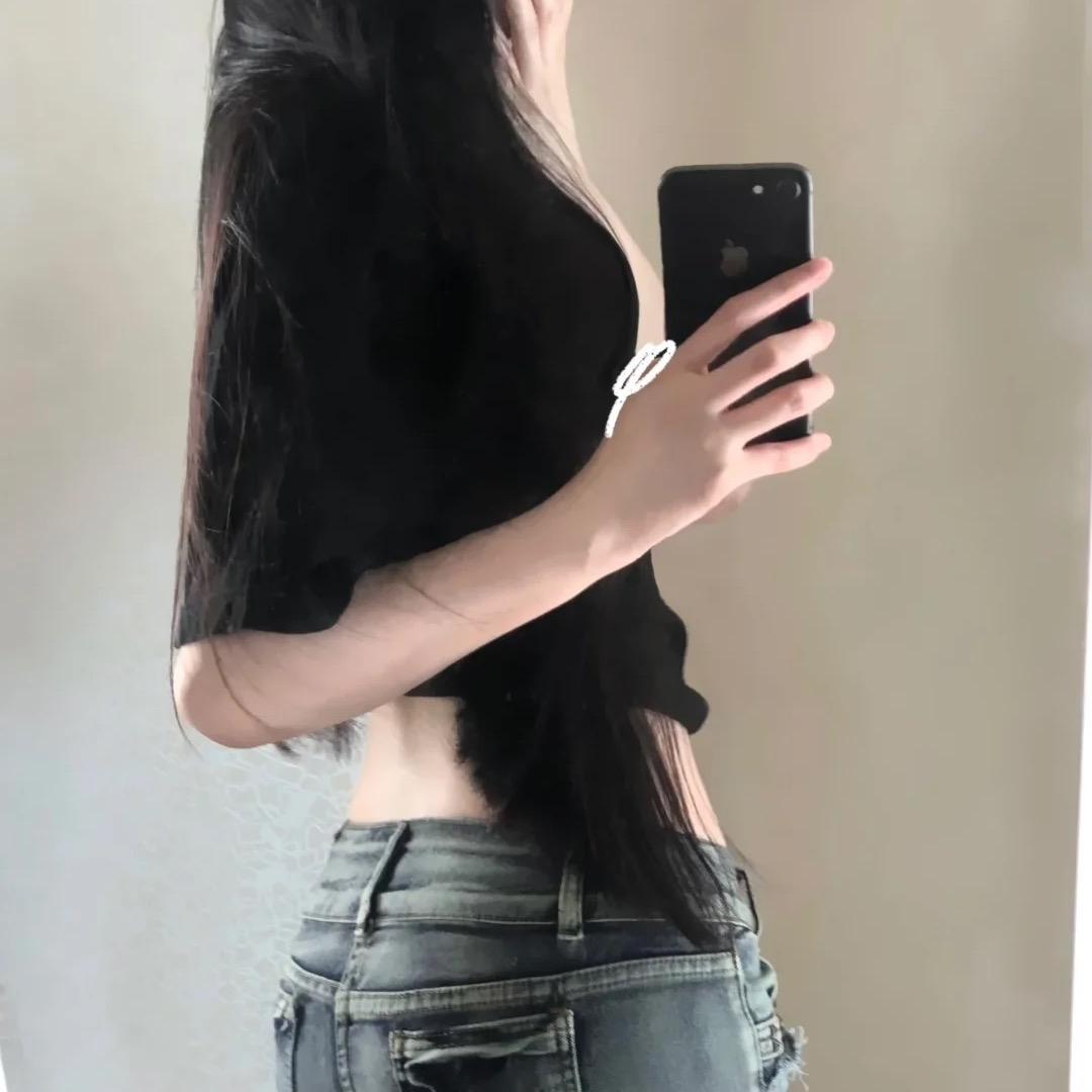 TT,.