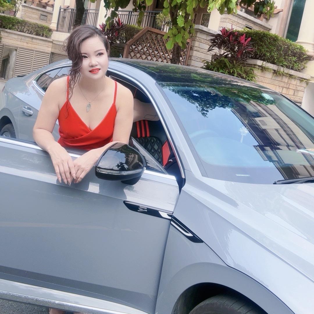 享受生活的女王姐姐