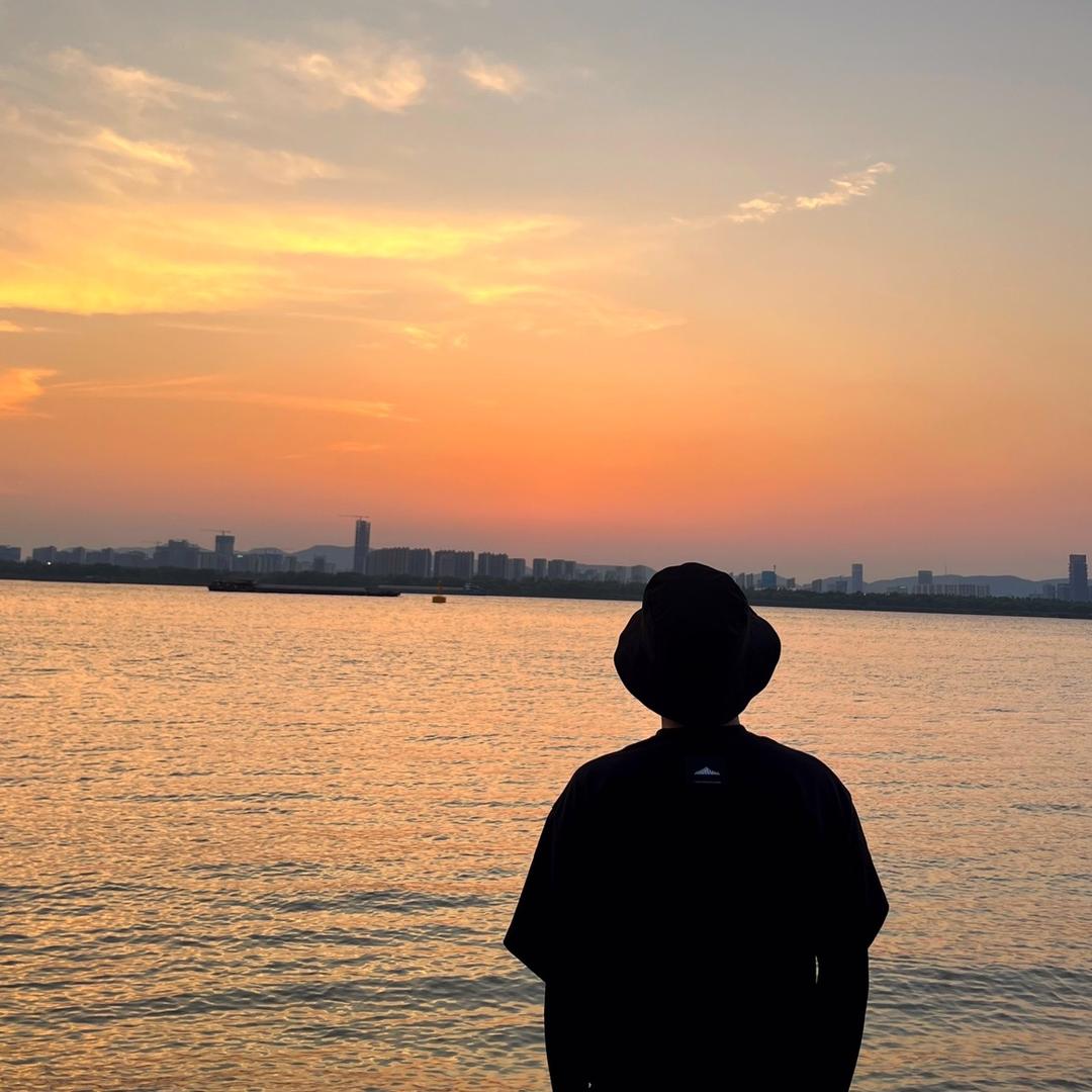 毒牙台球俱乐部