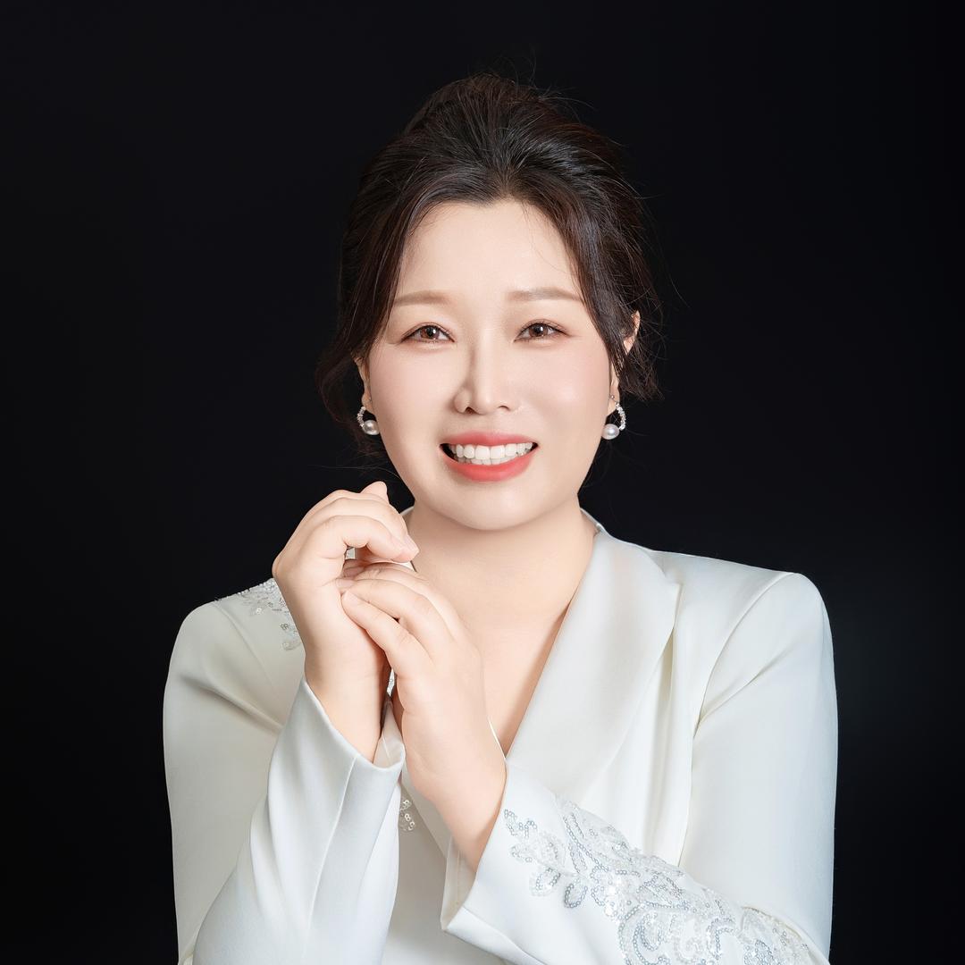 共美主持人®王丽