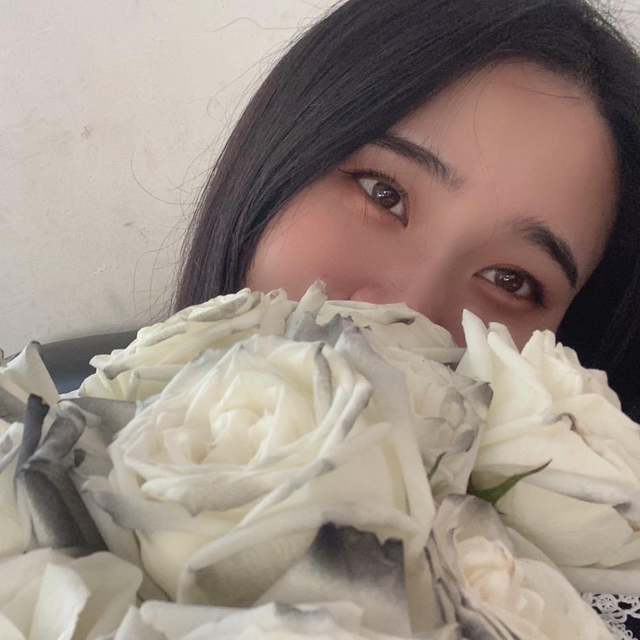 温妤。