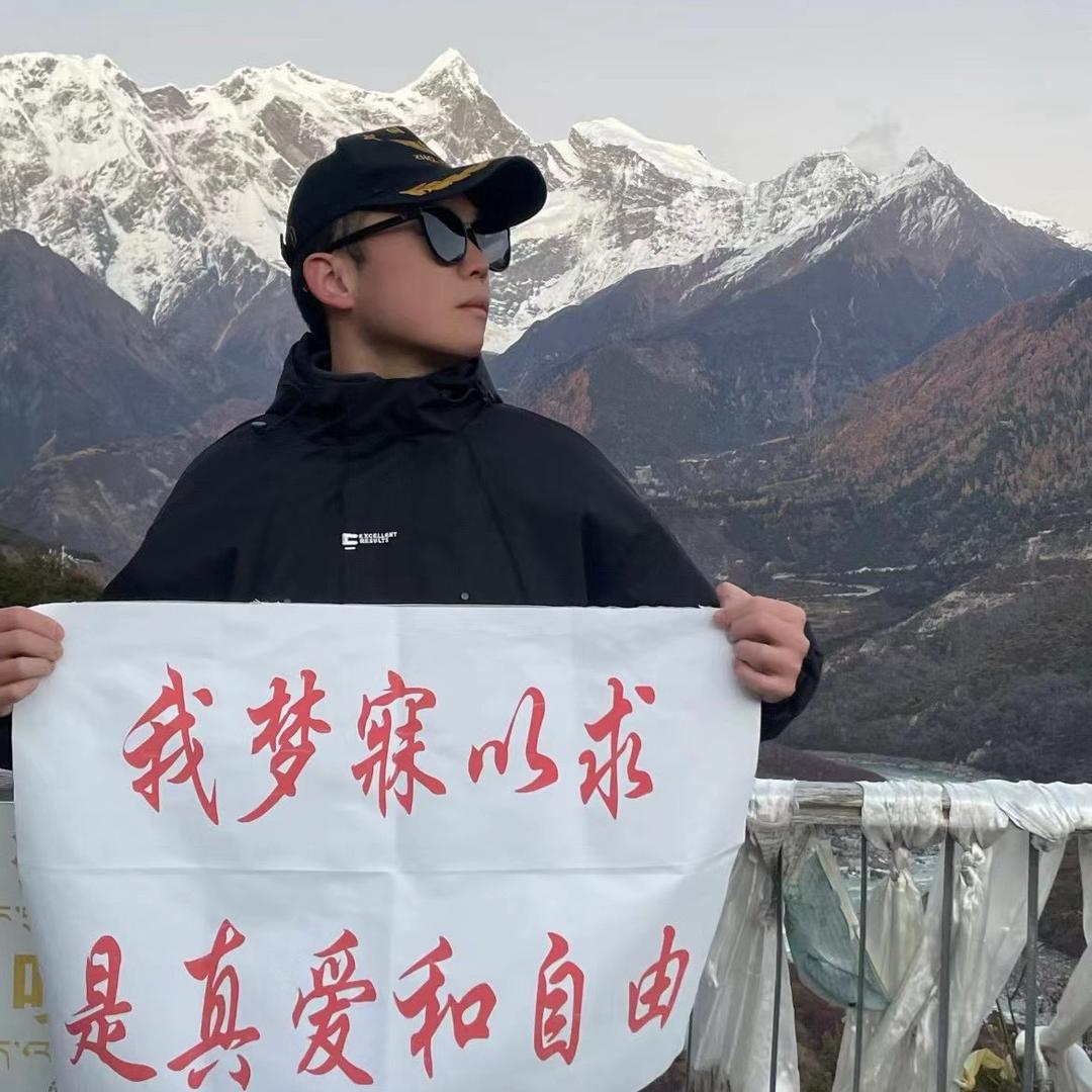 开着小米su7的汪教练