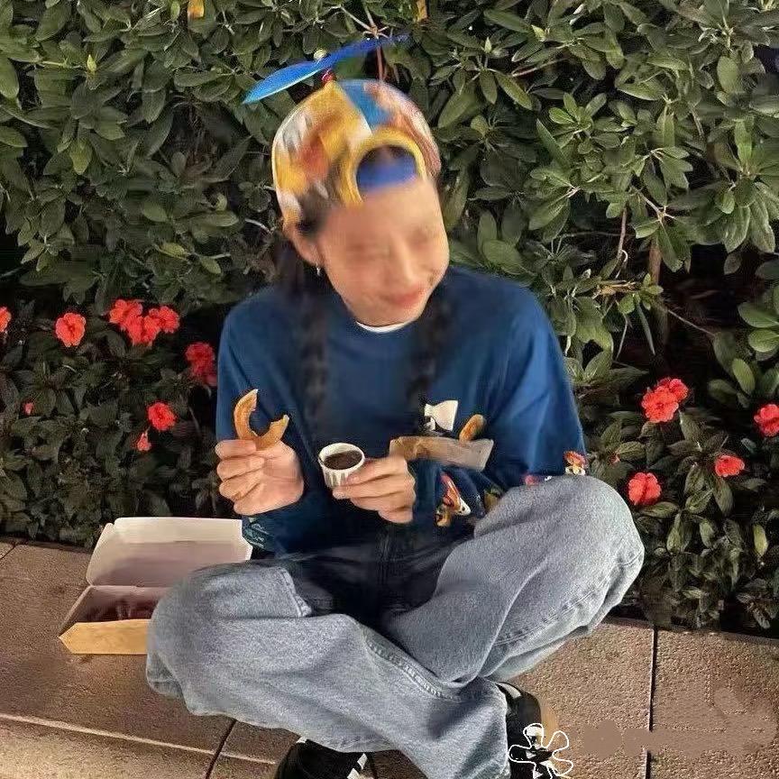 一坨巨大版狗屎蛋糕
