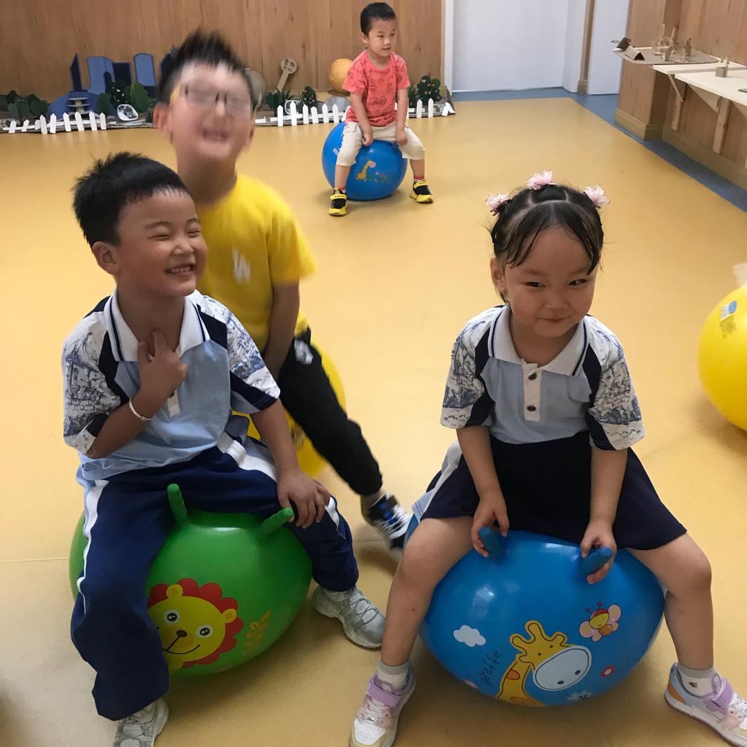 春天，百花齐放