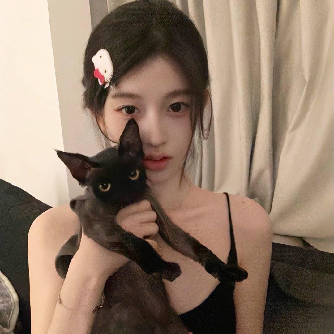 👑