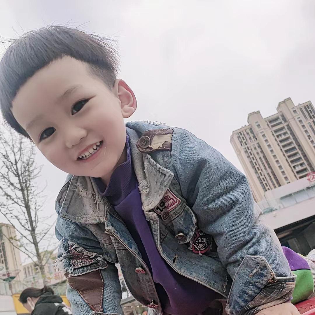 俊凯弟弟吖