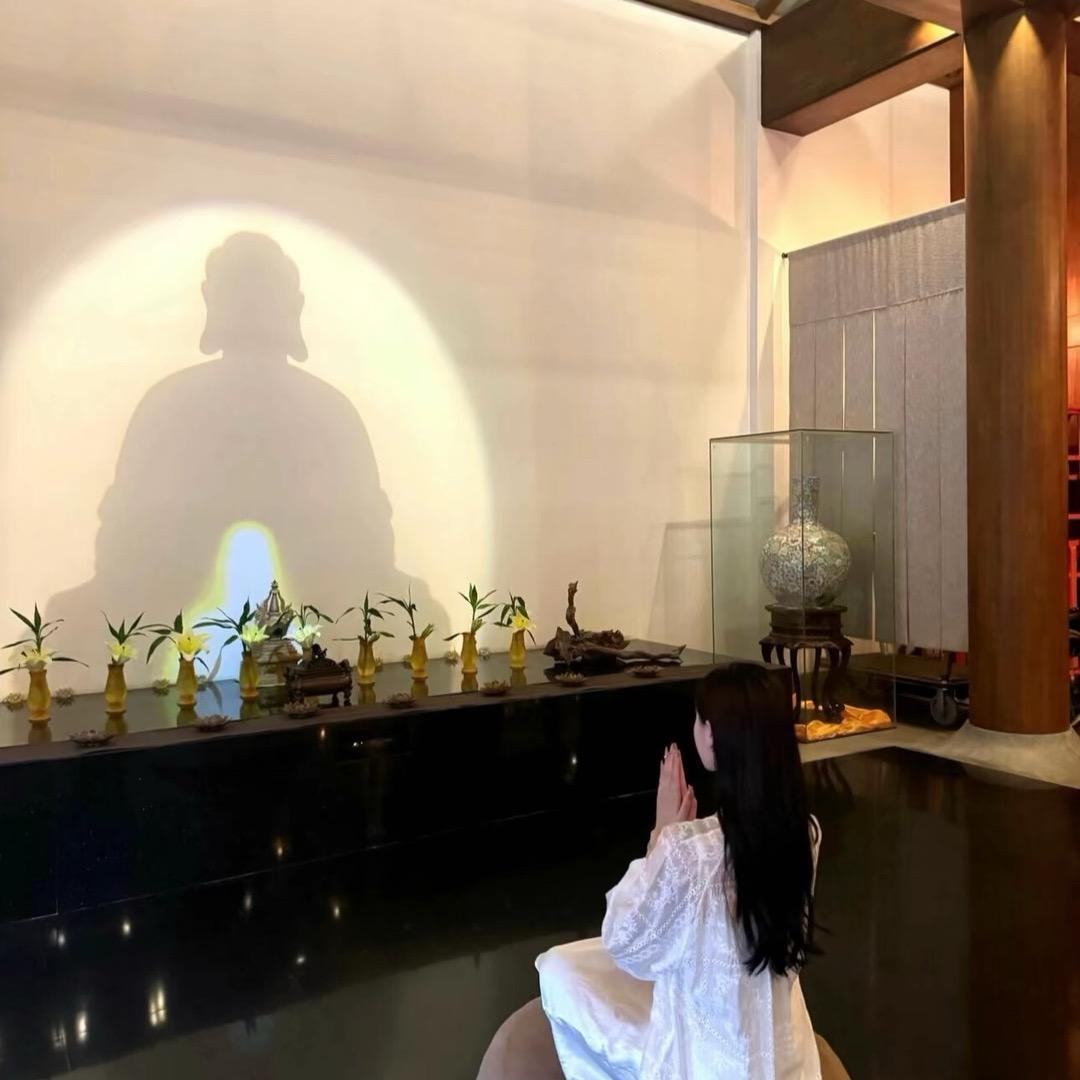 爱美妆的依
