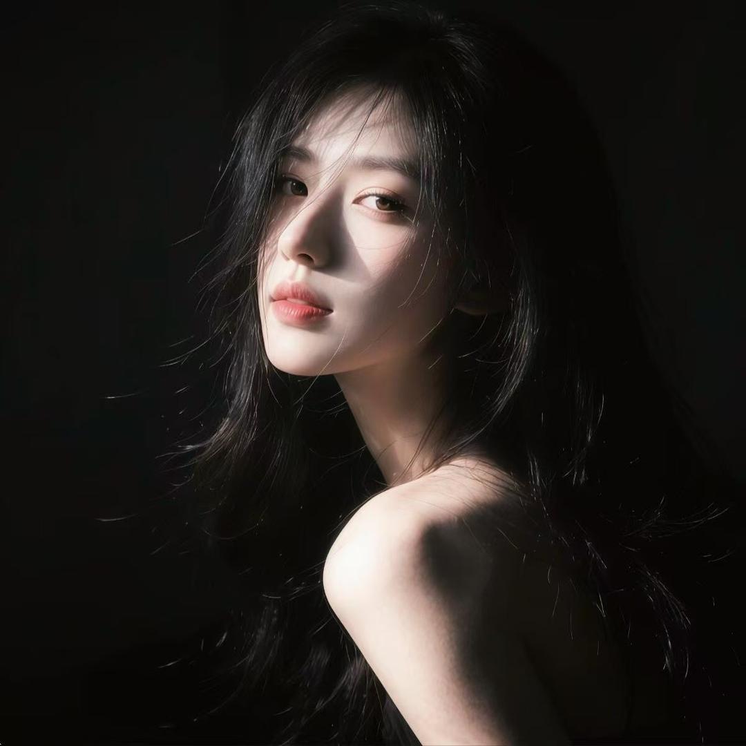 养小狗的少女