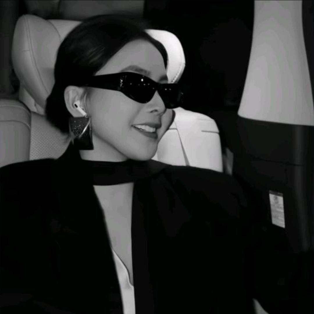 溶溶 RONGRONG（精选穿搭）