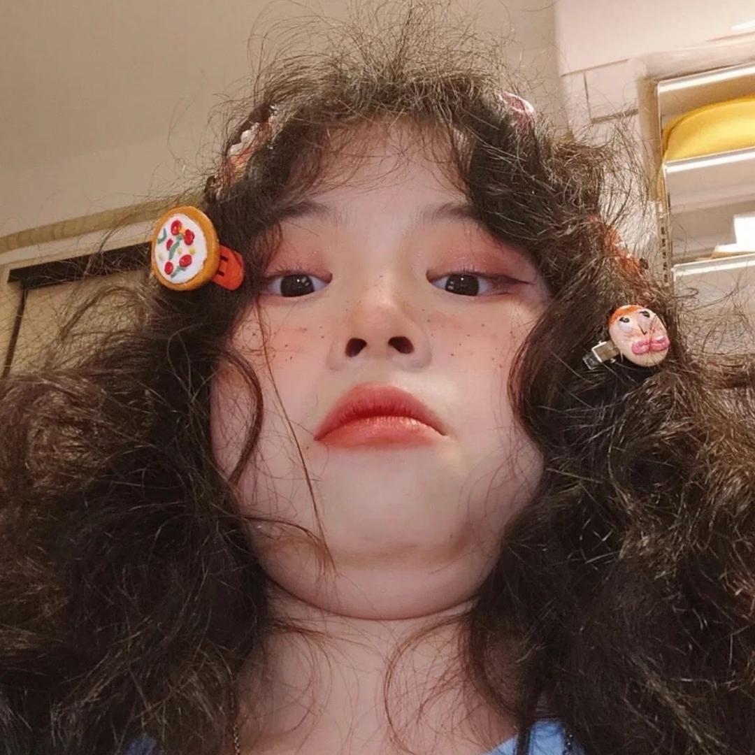 九点准时睡。