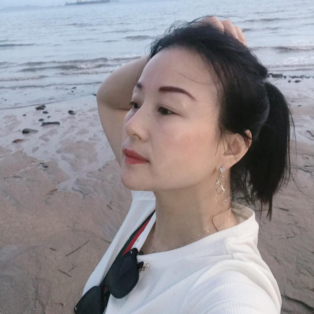 绵竹杨姐:香格里拉皮具店