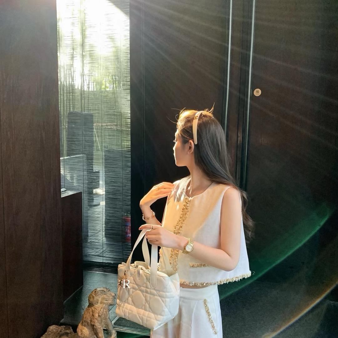 -美女很忙别崔女士🥂