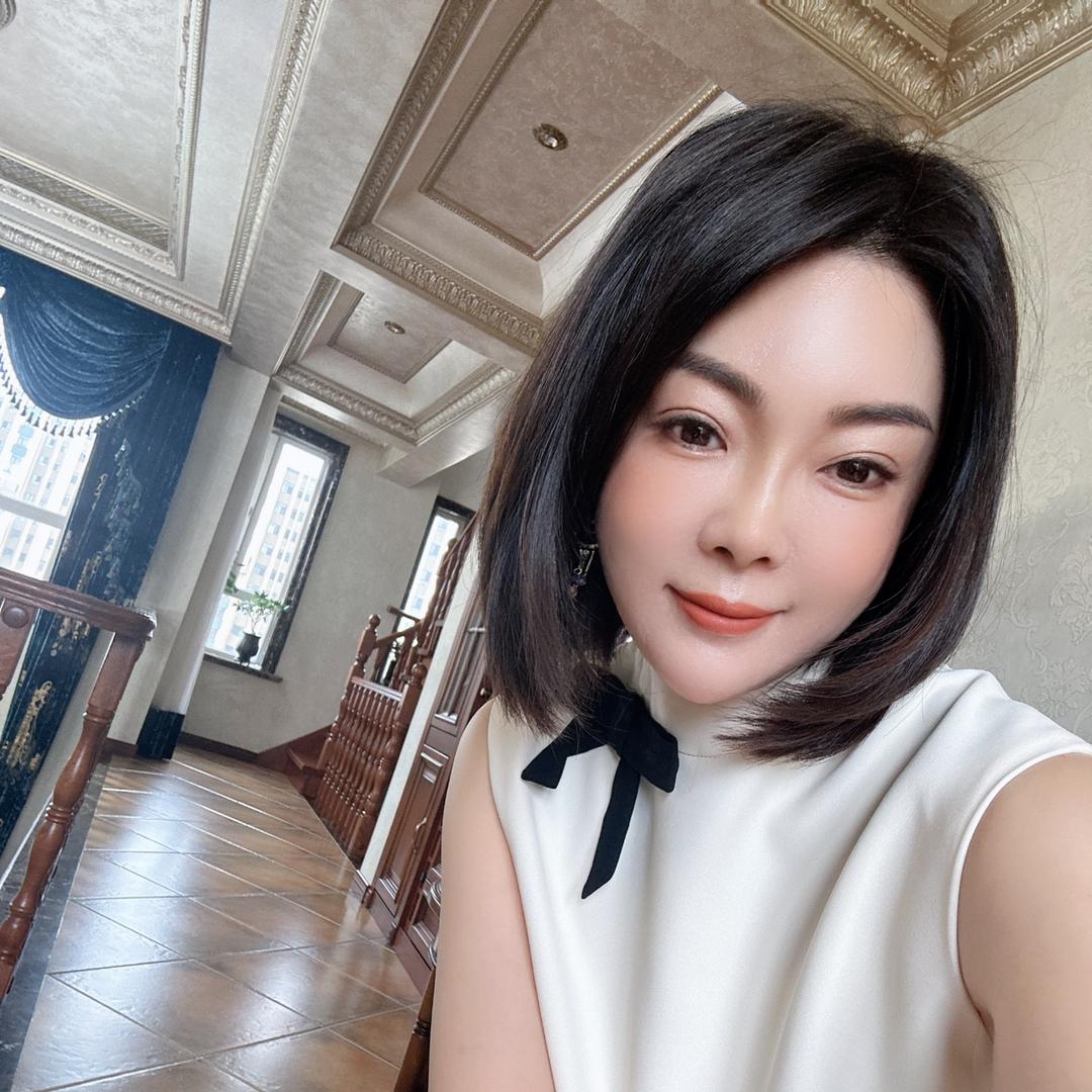 粉黛佳人👛🧣👗👚