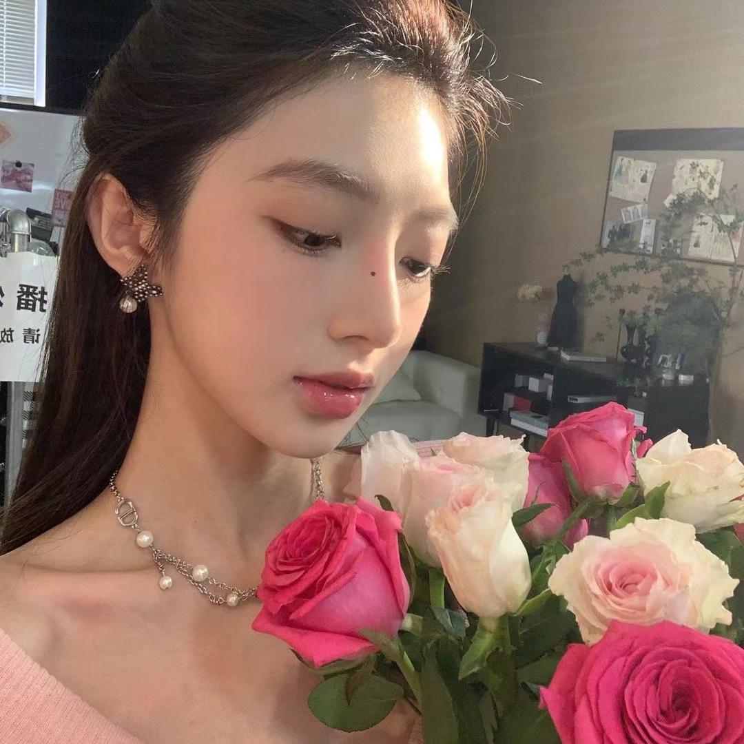 甜甜的美少女