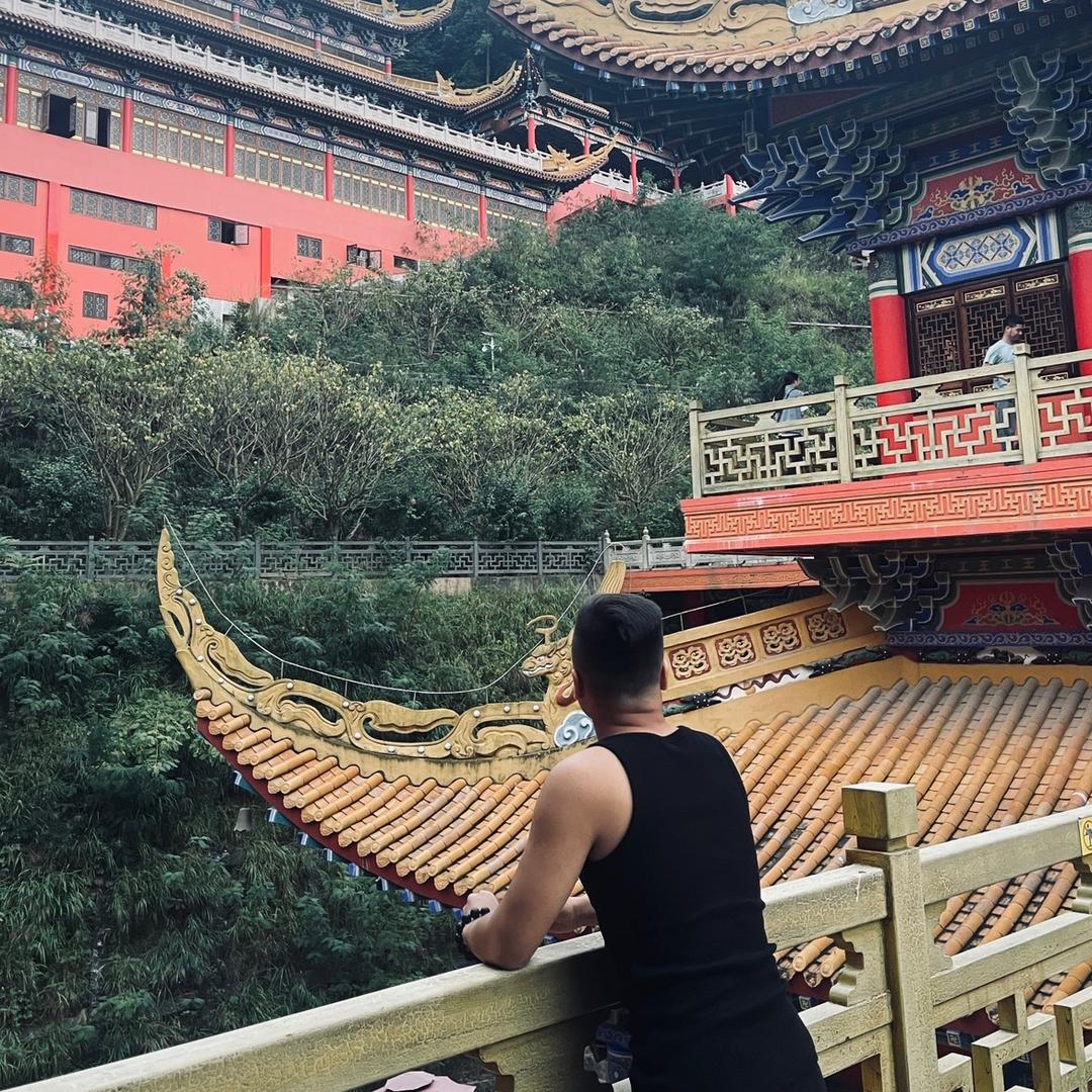 禤伦进.