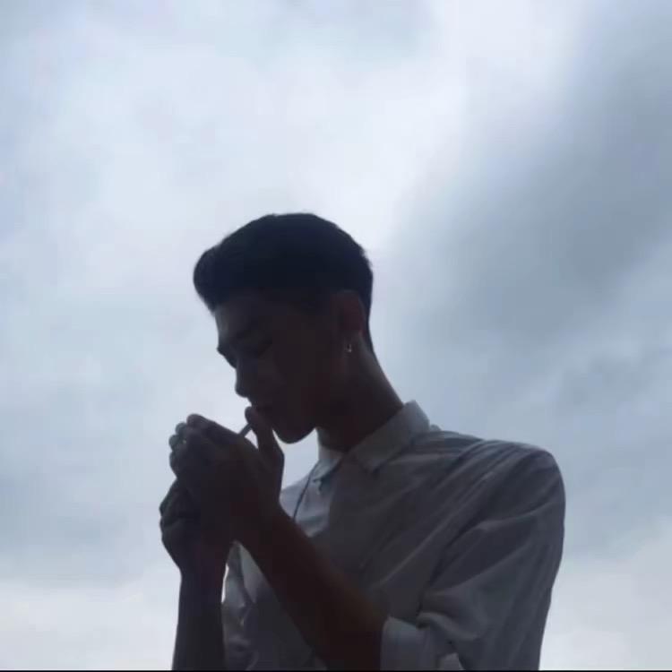 阿辉.