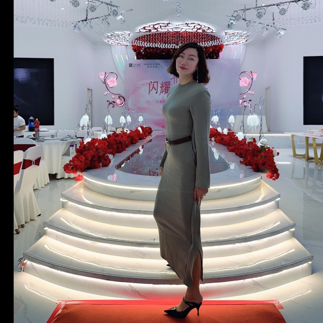 做 yi美的吴美丽