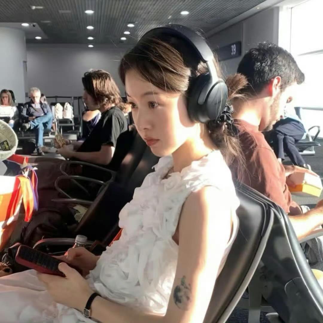 lov奕