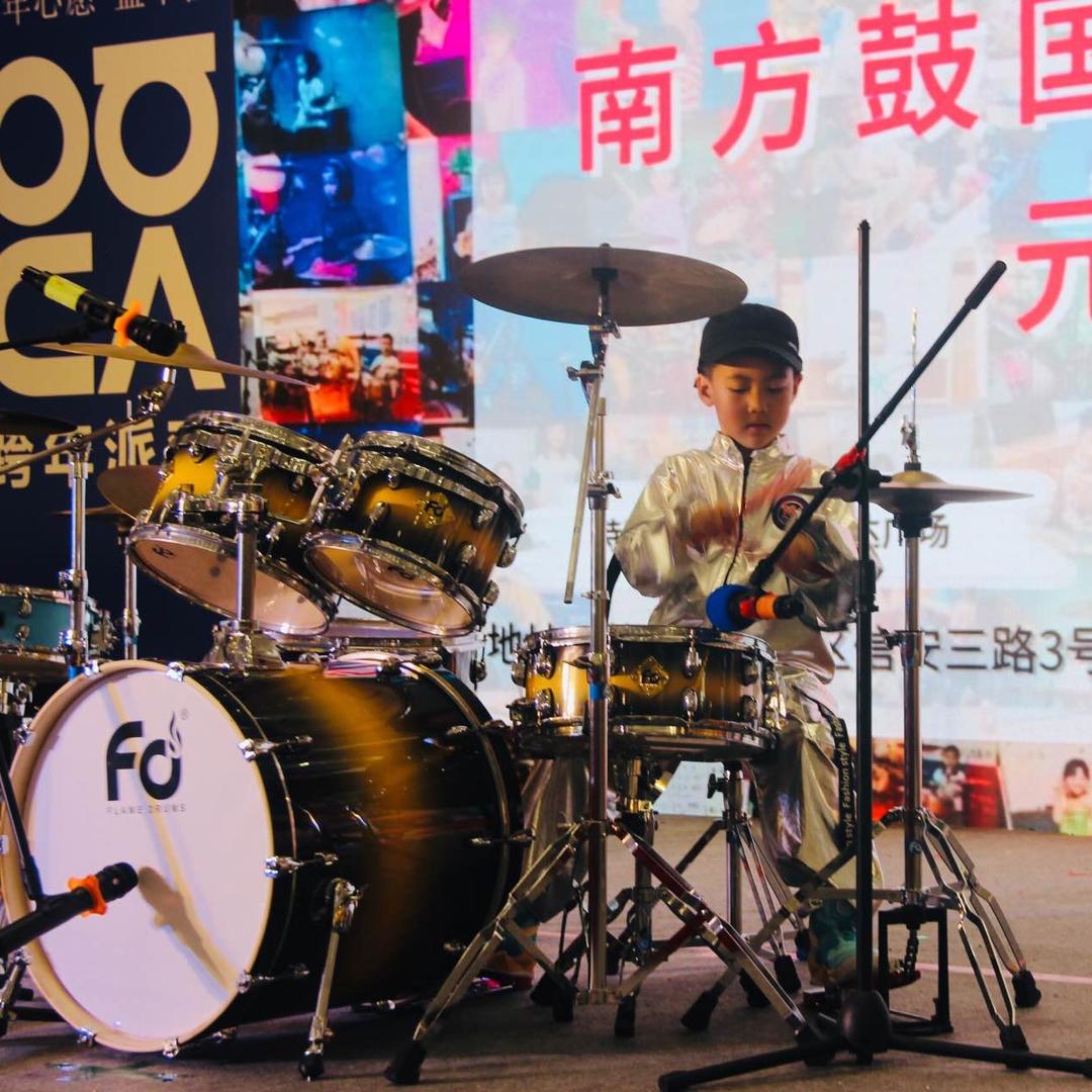 东东爱打鼓