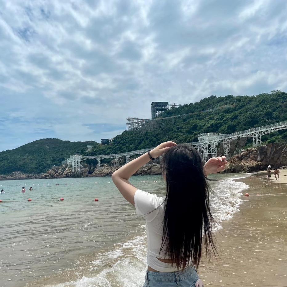 小 云 吖.